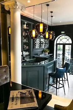 Hotel De Neuville Arc De Triomphe Paris 4*,